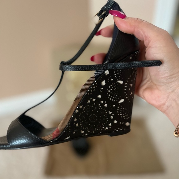 BURBERRY Sandals!! - Picture 8 of 9